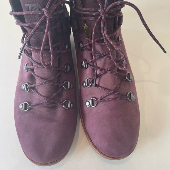 Boots - Picture 2 of 5